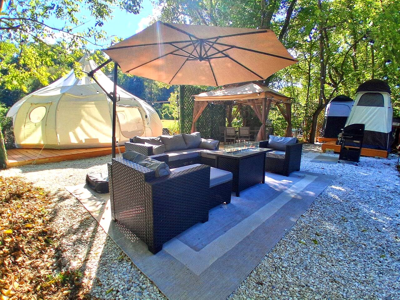 Romantic Riverfront Glamping Suite with Starlit Views near Shenandoah, Virginia