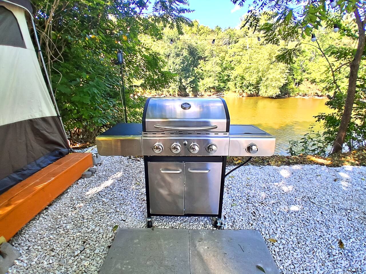 Romantic Riverfront Glamping Suite with Starlit Views near Shenandoah, Virginia