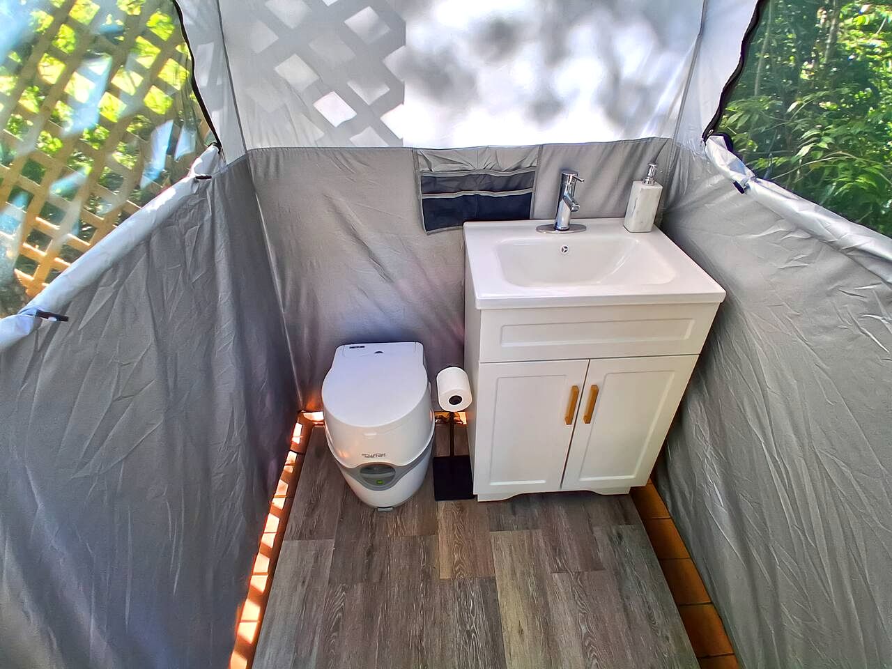 Romantic Riverfront Glamping Suite with Starlit Views near Shenandoah, Virginia