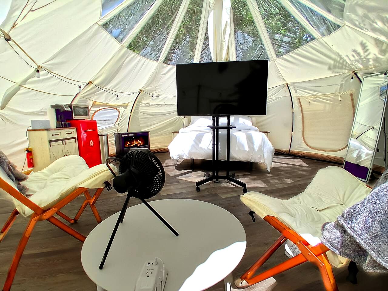 Romantic Riverfront Glamping Suite with Starlit Views near Shenandoah, Virginia