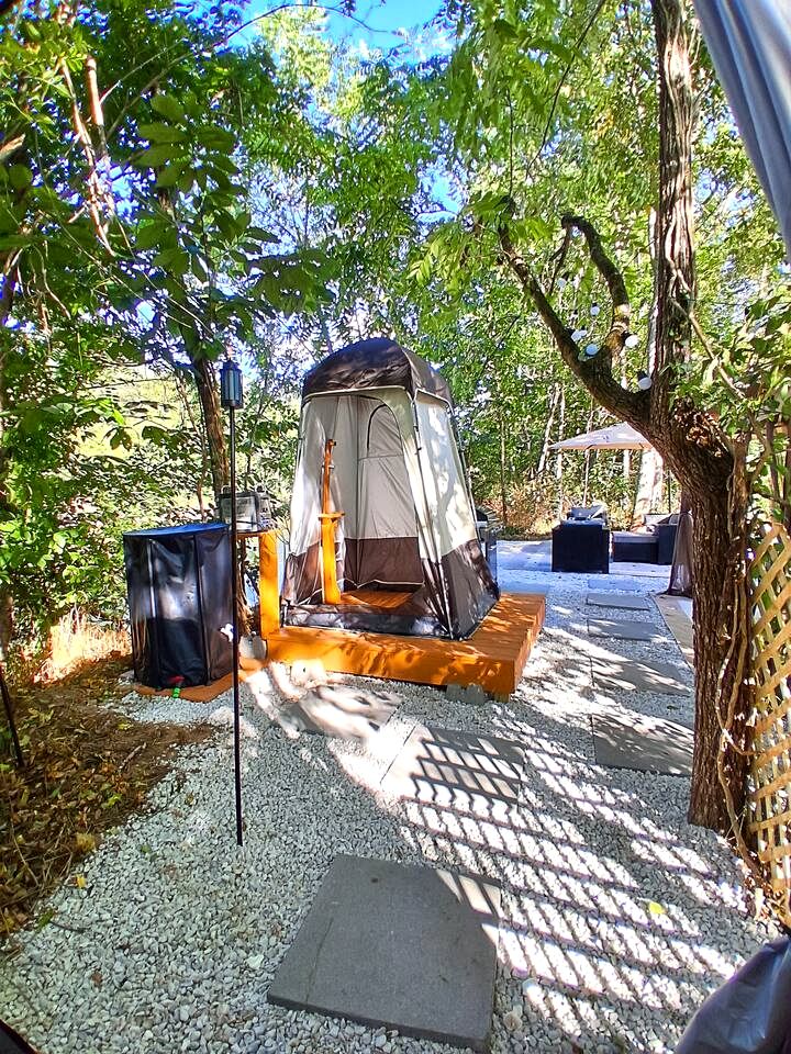 Romantic Riverfront Glamping Suite with Starlit Views near Shenandoah, Virginia