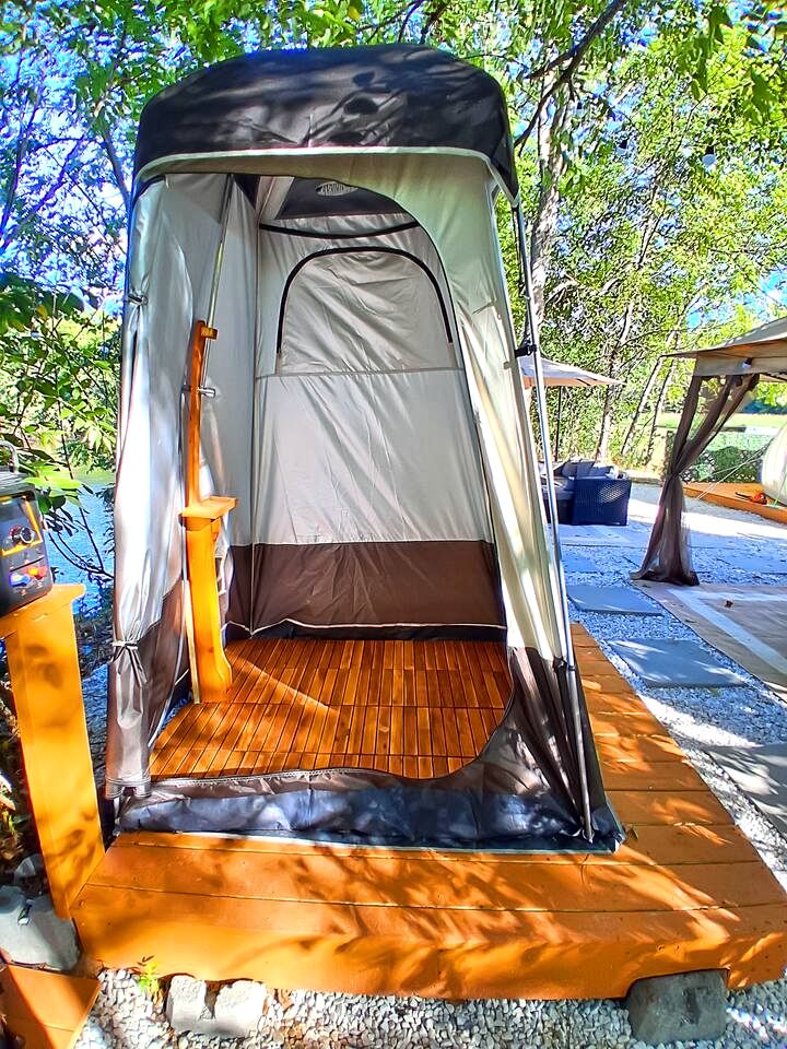 Romantic Riverfront Glamping Suite with Starlit Views near Shenandoah, Virginia