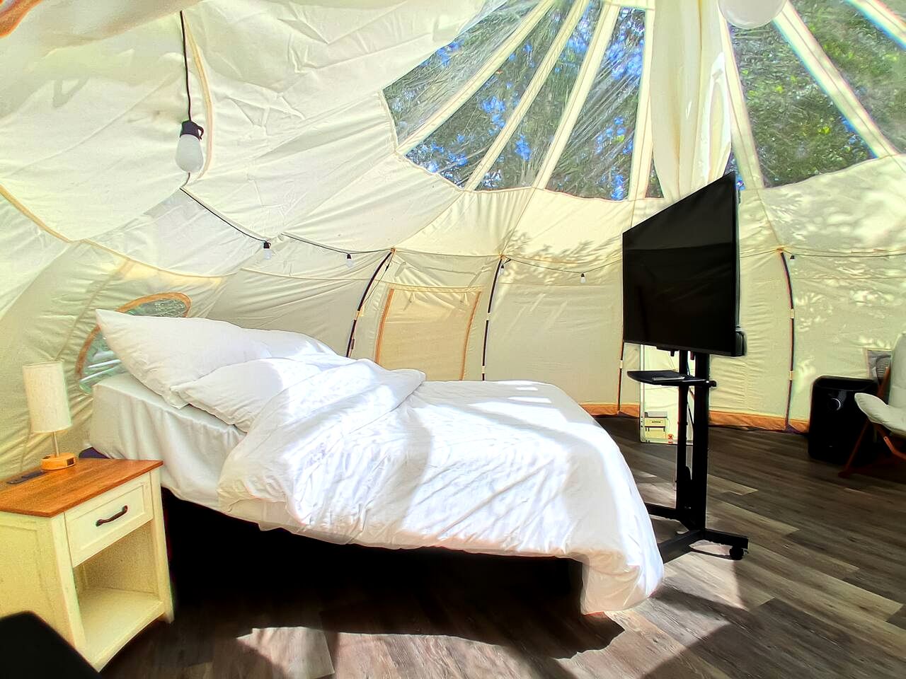 Romantic Riverfront Glamping Suite with Starlit Views near Shenandoah, Virginia