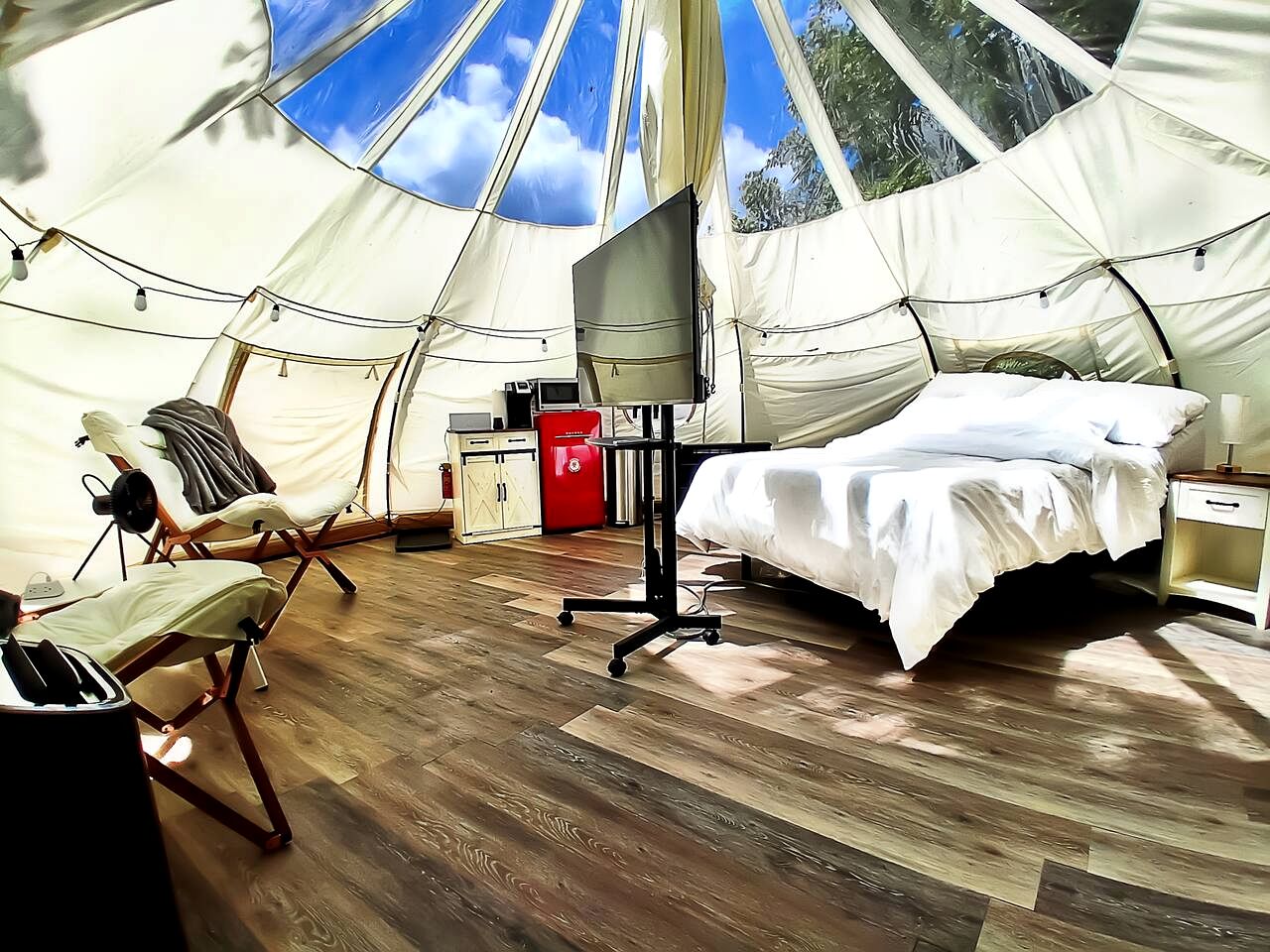 Romantic Riverfront Glamping Suite with Starlit Views near Shenandoah, Virginia