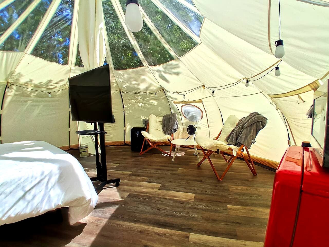 Romantic Riverfront Glamping Suite with Starlit Views near Shenandoah, Virginia