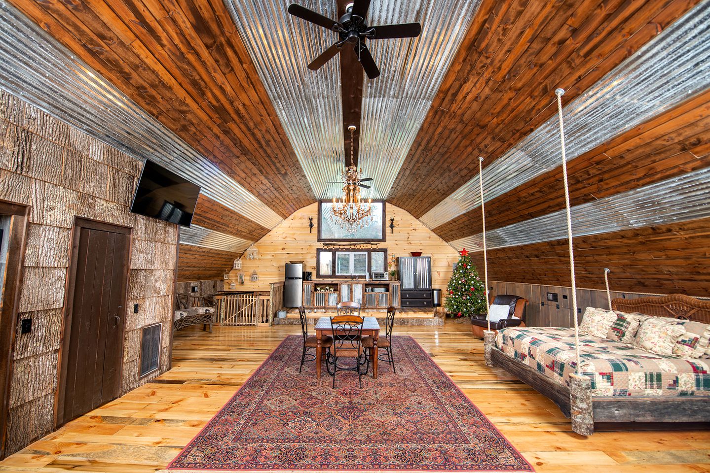 Impressive Barn Suite with Hot-tub and Petting Zoo in Sugar Grove, North Carolina