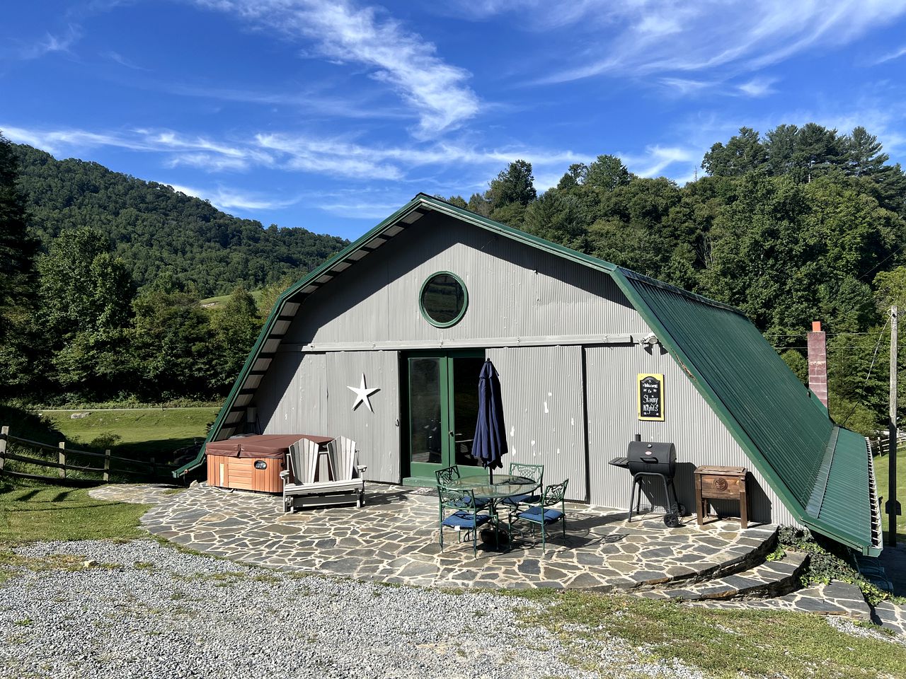Impressive Barn Suite with Hot-tub and Petting Zoo in Sugar Grove, North Carolina