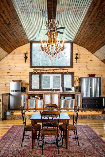 Barns (United States of America, Sugar Grove, North Carolina)