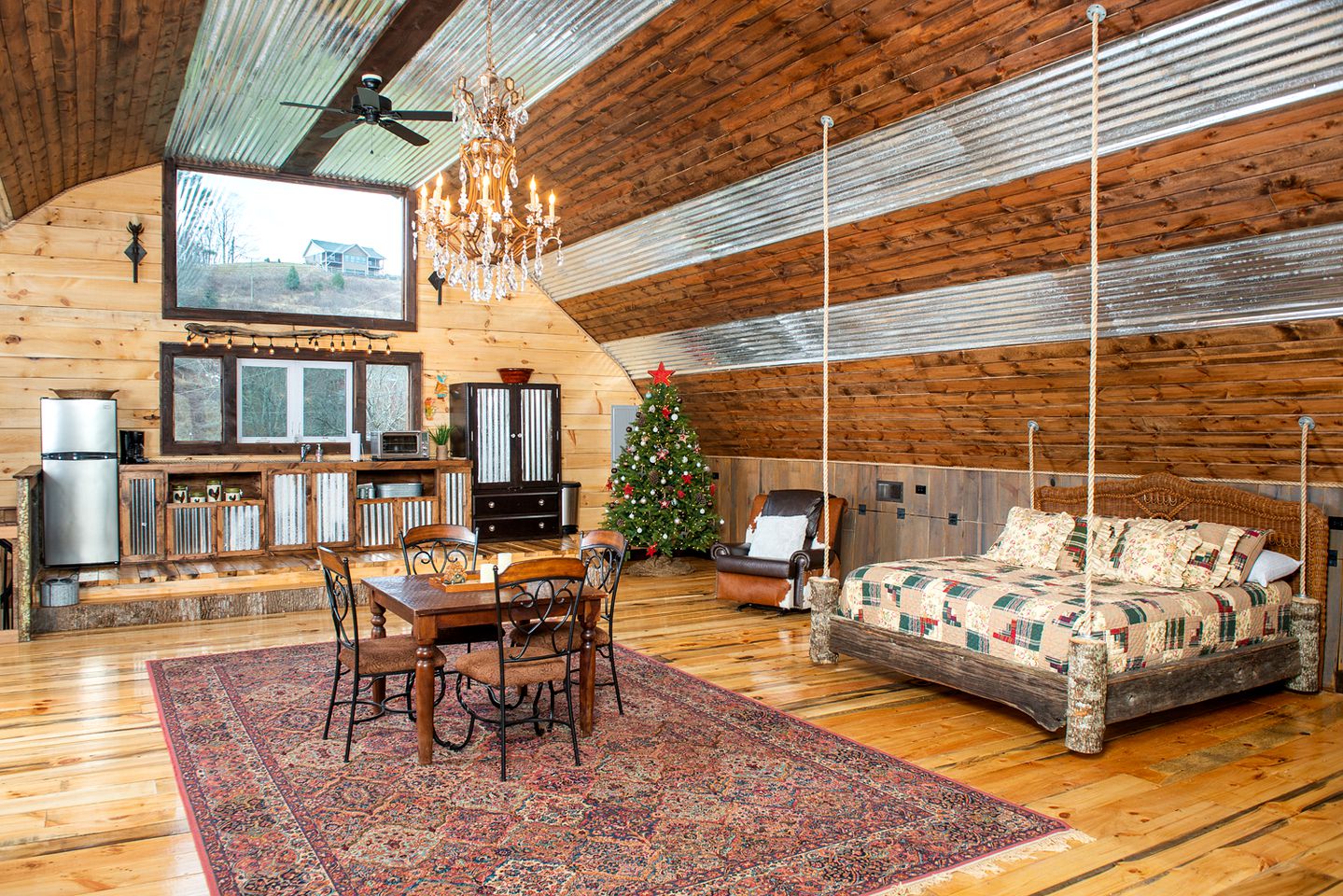 Impressive Barn Suite with Hot-tub and Petting Zoo in Sugar Grove, North Carolina