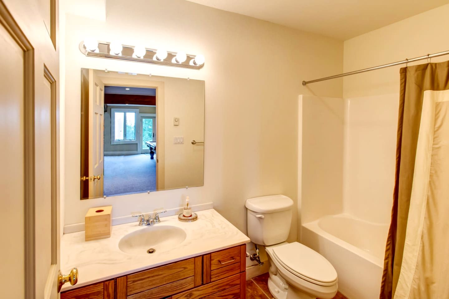 Serene Mountainside Retreat with Panoramic Views & Game Room in Bovina, New York