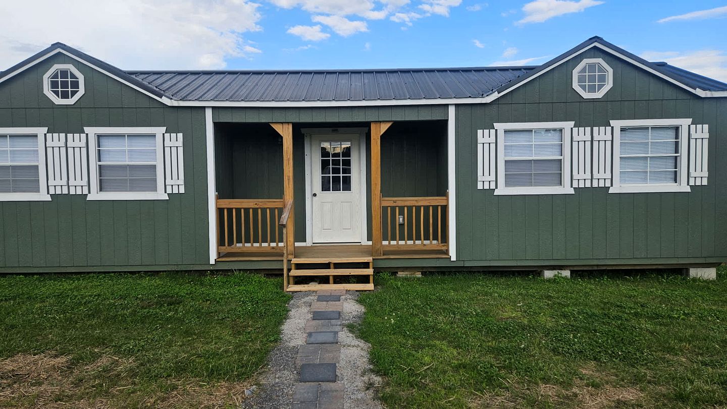 Family-Friendly Cabin Retreat in Tennessee – 2 Bedrooms, Private Patio, Fire Pit & Daily Country Breakfast