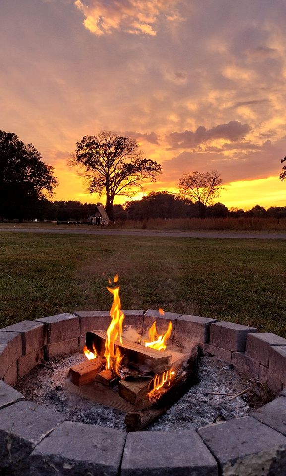Family-Friendly Cabin Retreat in Tennessee – 2 Bedrooms, Private Patio, Fire Pit & Daily Country Breakfast