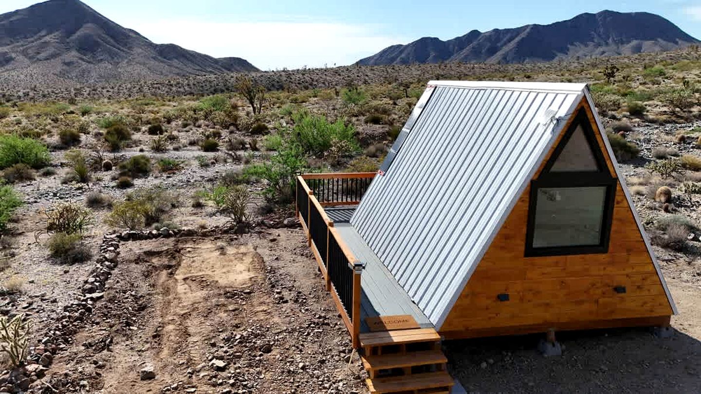 Secluded Romantic A-Frame Tiny Home with Stargazing Deck near Grand Canyon, Meadview, Arizona