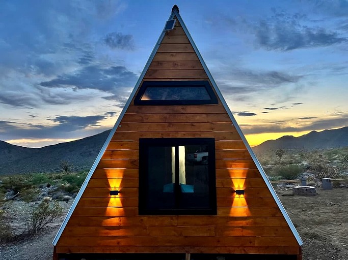 Secluded Off-Grid Tiny Home with Stargazing Views Near Grand Canyon, Valle, Arizona