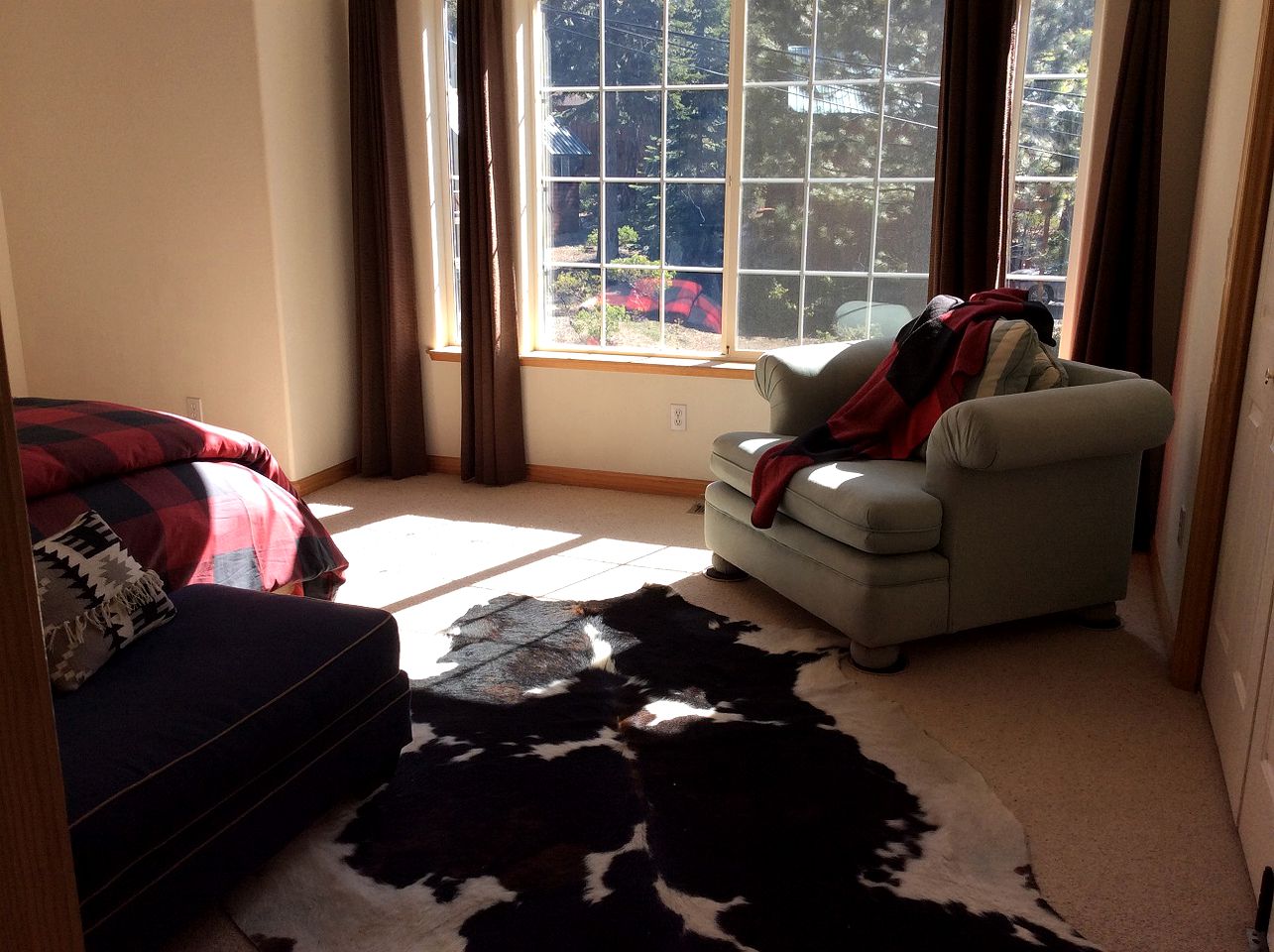 Stately Forest Cabin for Eight Guests near Kings Beach on Lake Tahoe, California