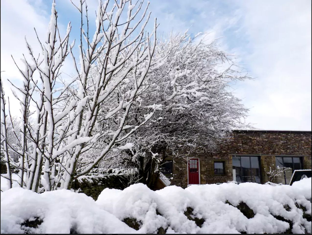 Traditional Stone Cottage Rental with a Fireplace in the Yorkshire Dales of England