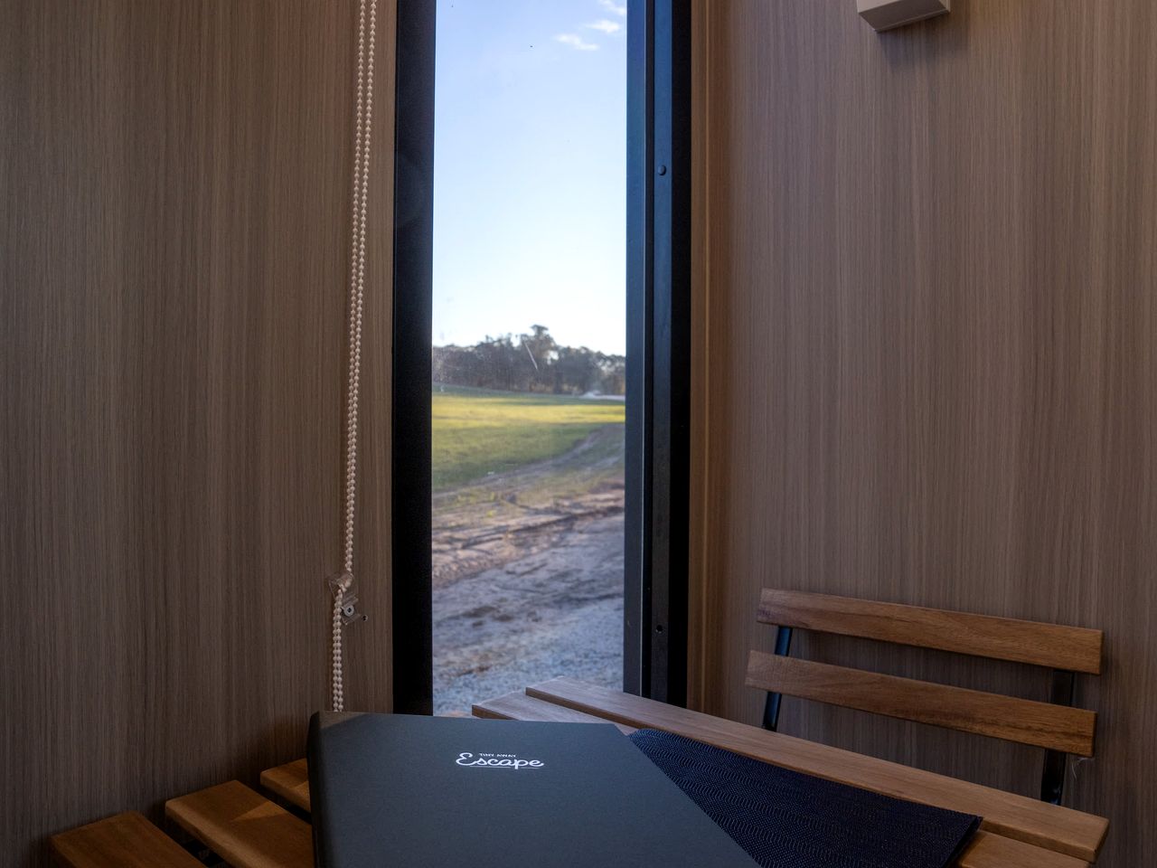 Cozy Off-Grid Tiny House Farm Stay with Wildlife Views near Pyrenees Wine Region, Warrenmang Victoria