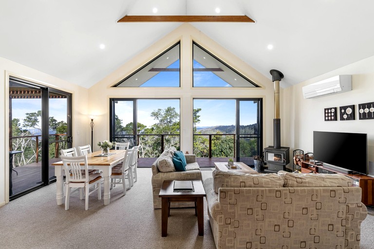 Vacation Rentals (Australia, Ravensbourne, Queensland)