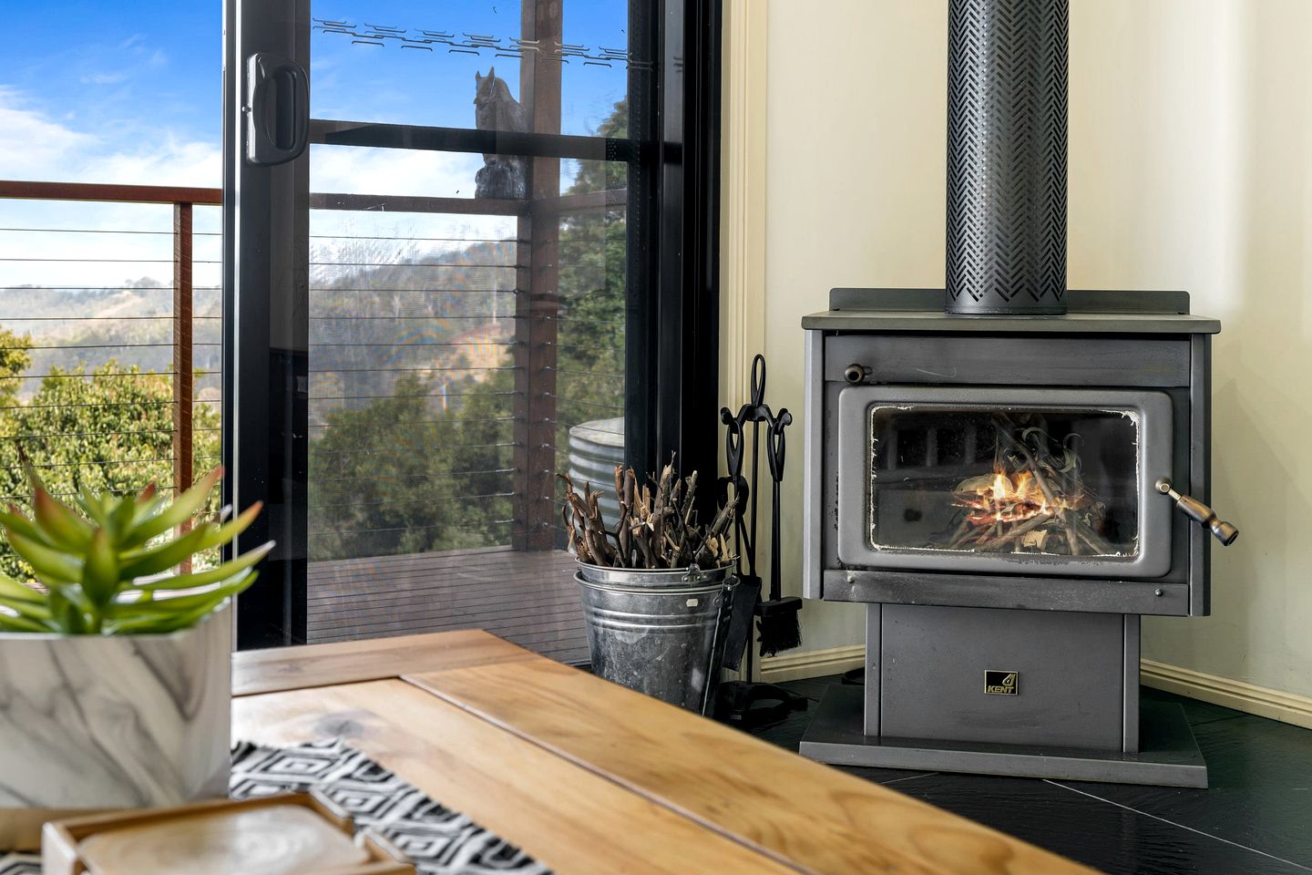 Romantic Chalet with Spa and Panoramic Views near Lake Cressbrook, Crows Nest QLD