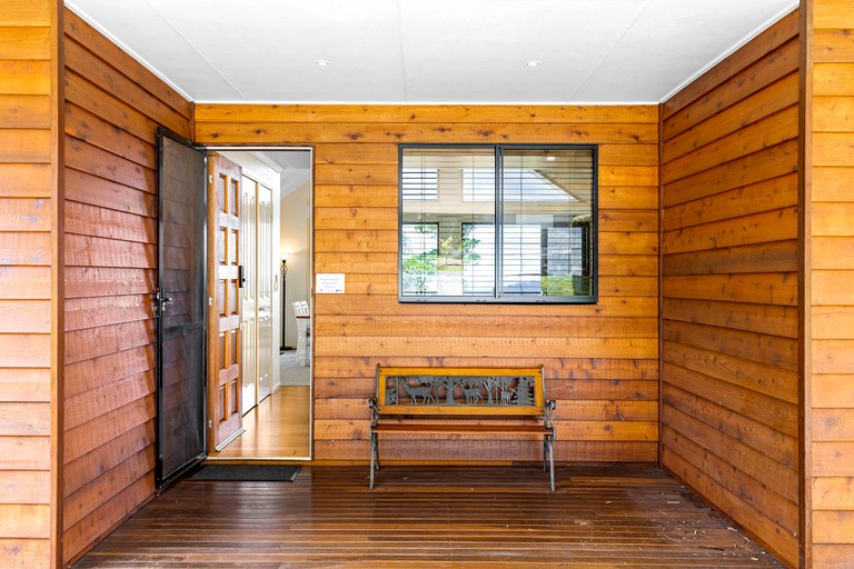 Vacation Rentals (Australia, Ravensbourne, Queensland)