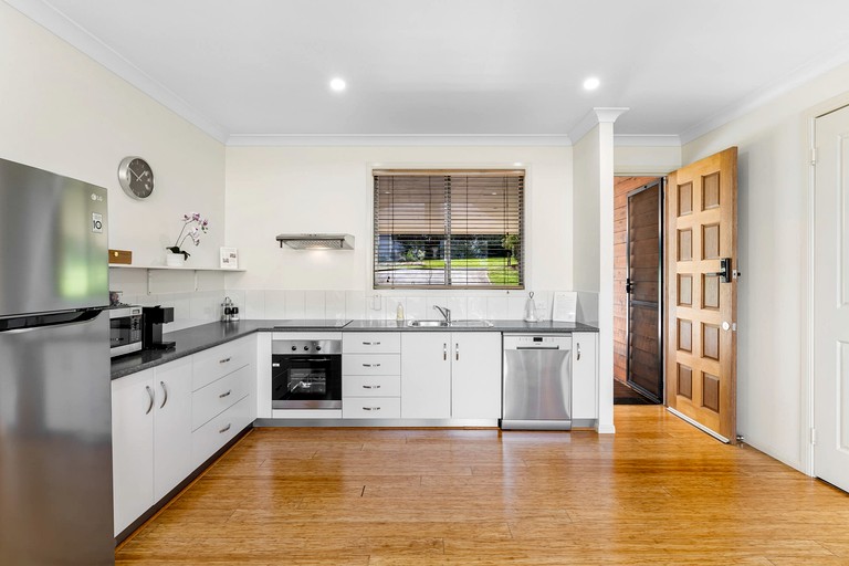 Vacation Rentals (Australia, Ravensbourne, Queensland)