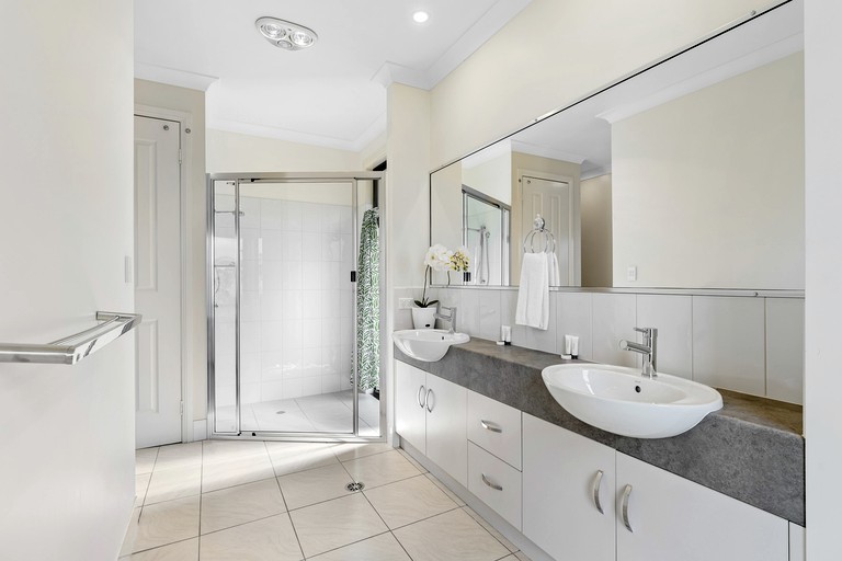 Vacation Rentals (Australia, Ravensbourne, Queensland)