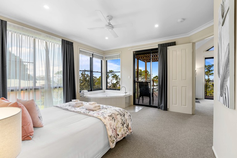 Vacation Rentals (Australia, Ravensbourne, Queensland)