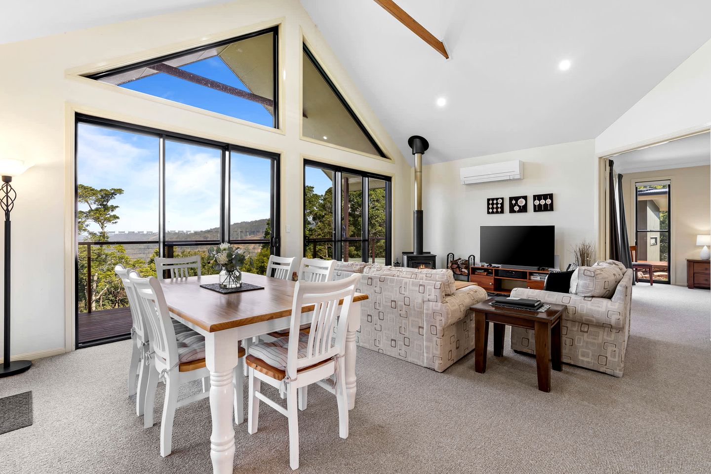 Romantic Chalet with Spa and Panoramic Views near Lake Cressbrook, Crows Nest QLD