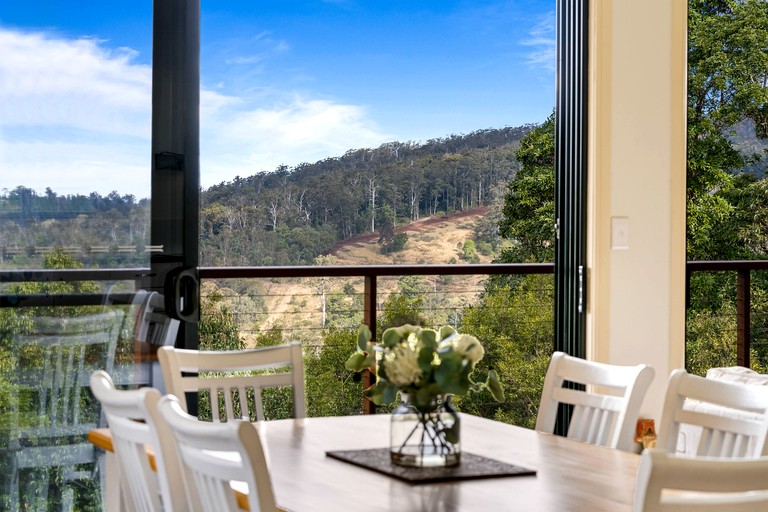 Vacation Rentals (Australia, Ravensbourne, Queensland)