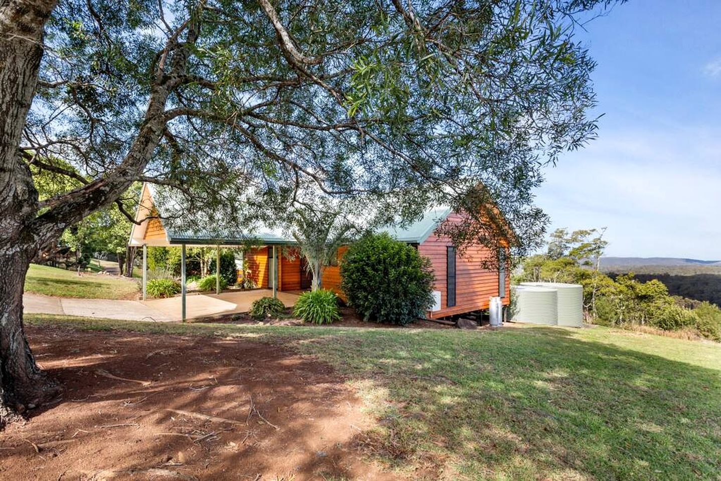 Romantic Chalet with Spa and Panoramic Views near Lake Cressbrook, Crows Nest QLD