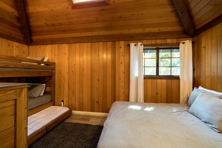 Cabins (United States of America, Big Bear Lake, California)