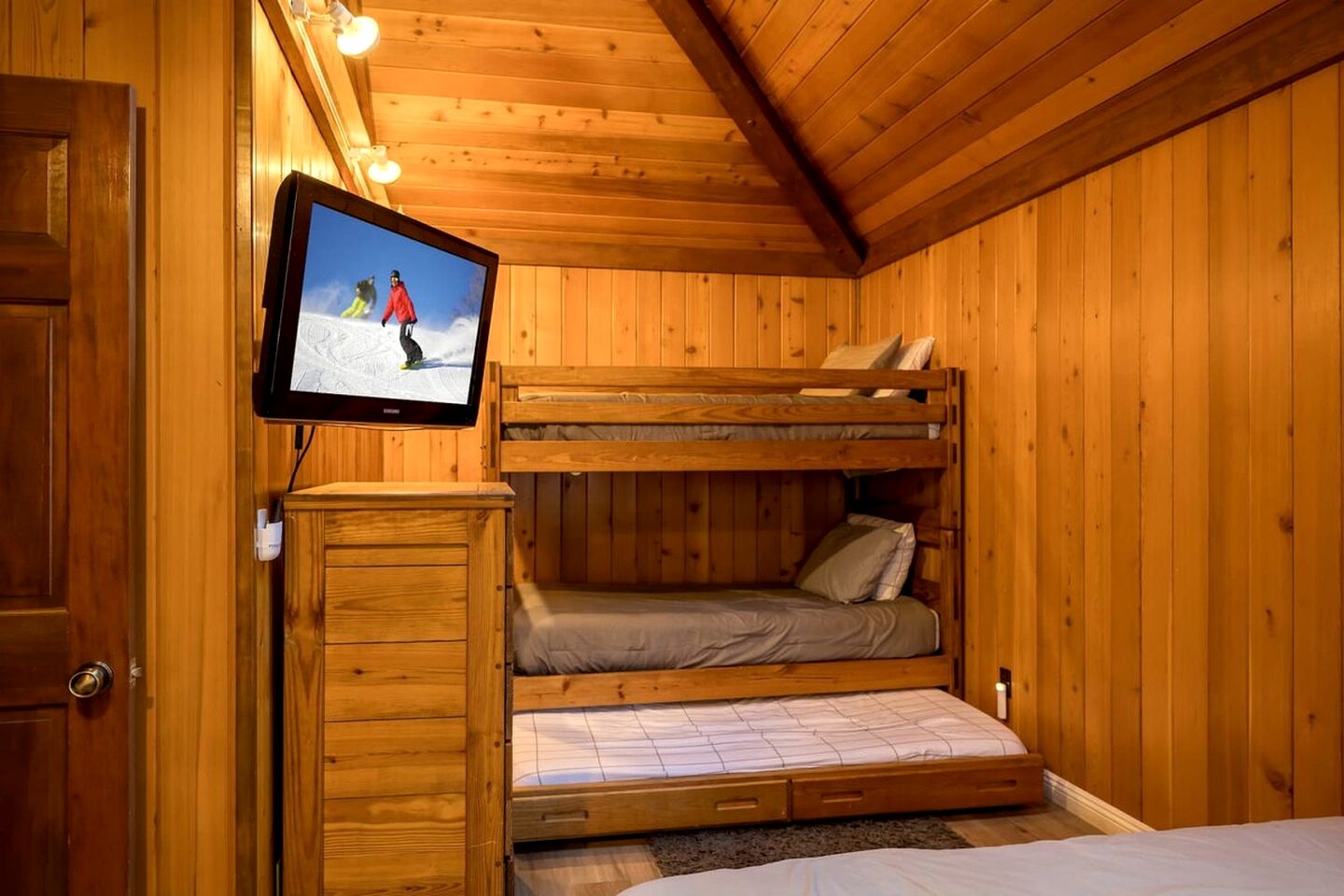 Wonderful Cabin Nestled Amidst Trees with Foosball and Hot-tub in Big Bear Lake, California
