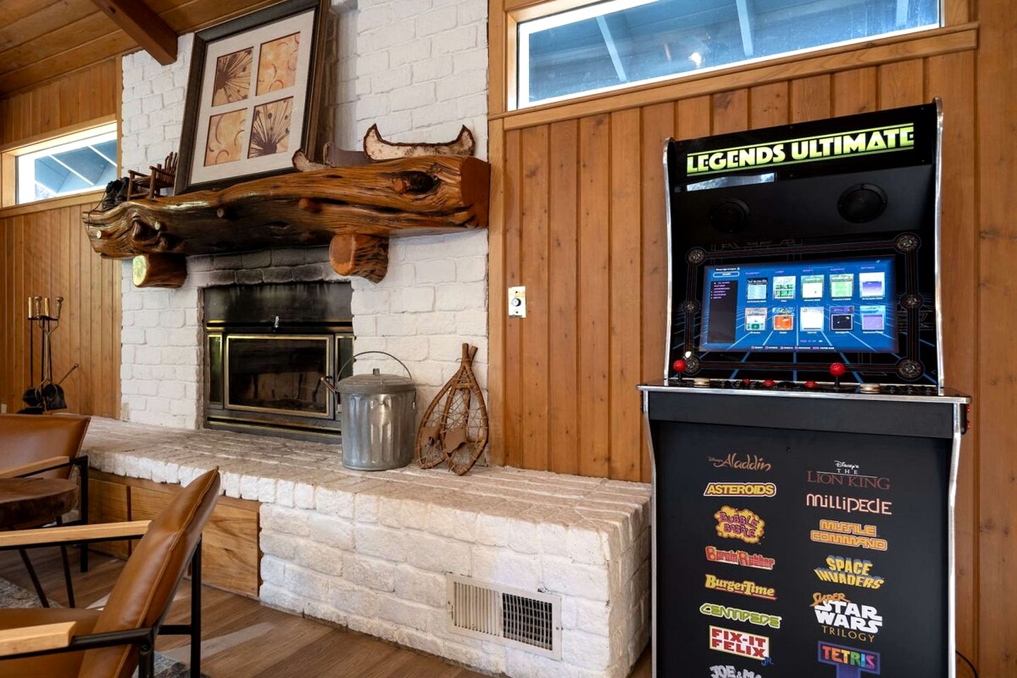 Wonderful Cabin Nestled Amidst Trees with Foosball and Hot-tub in Big Bear Lake, California