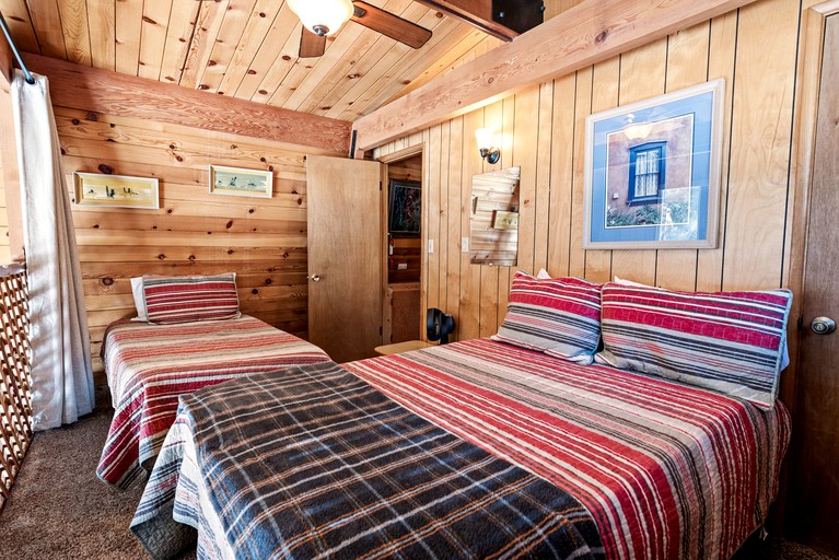 Cabins (United States of America, Big Bear Lake, California)