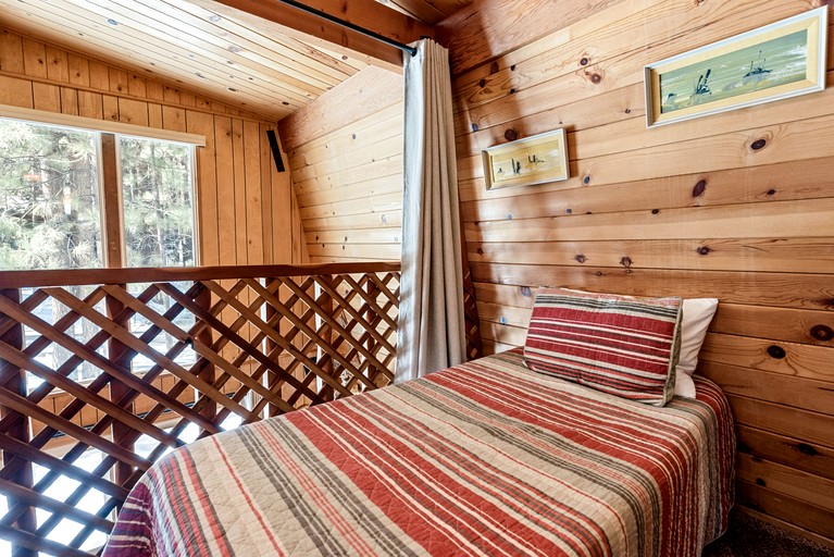 Cabins (United States of America, Big Bear Lake, California)