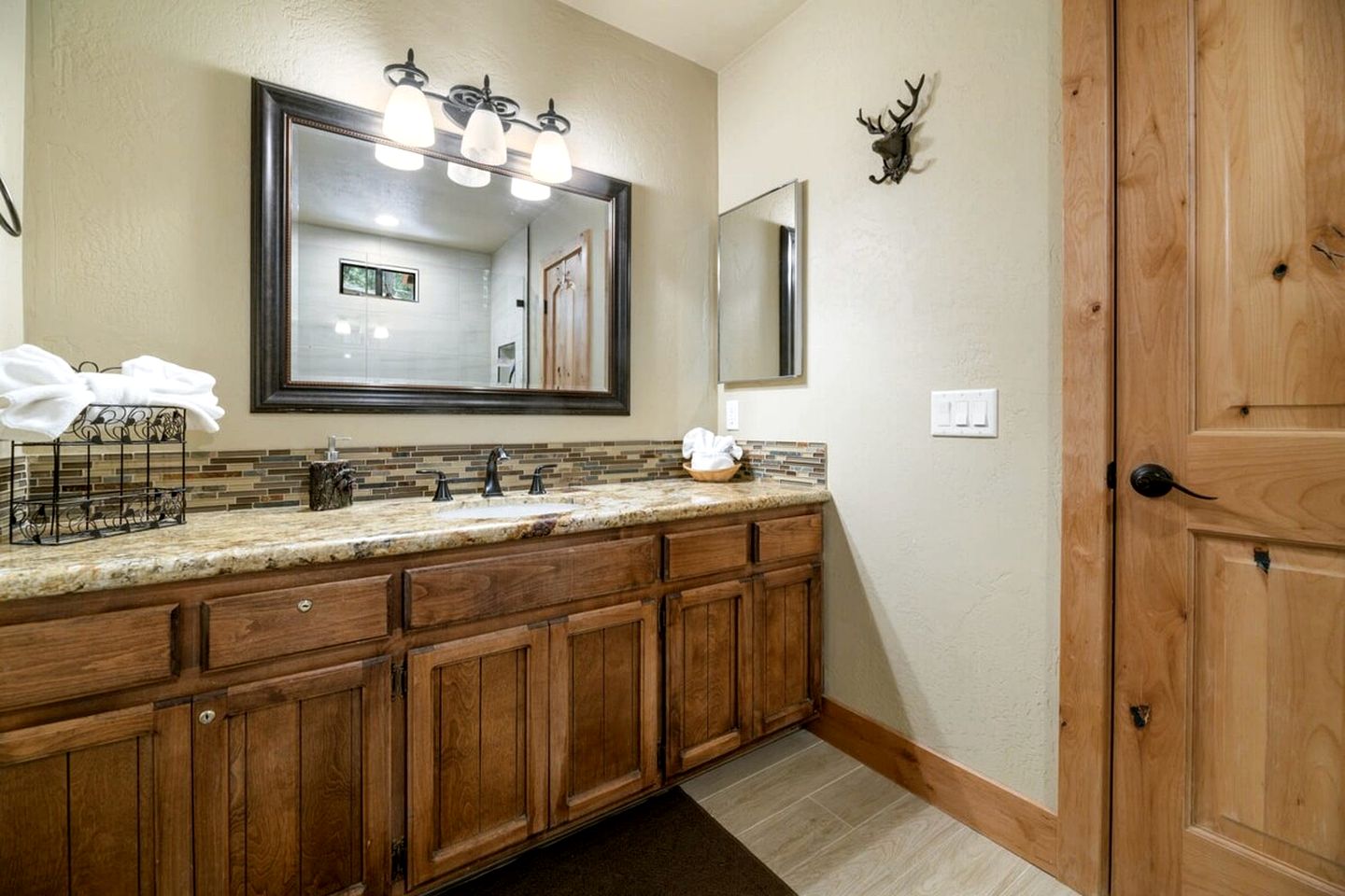 Fantastic Cabin with Hot-tub and Barbecue in Big Bear Lake, California