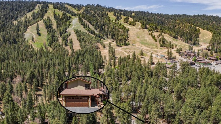 Cabins (United States of America, Big Bear Lake, California)