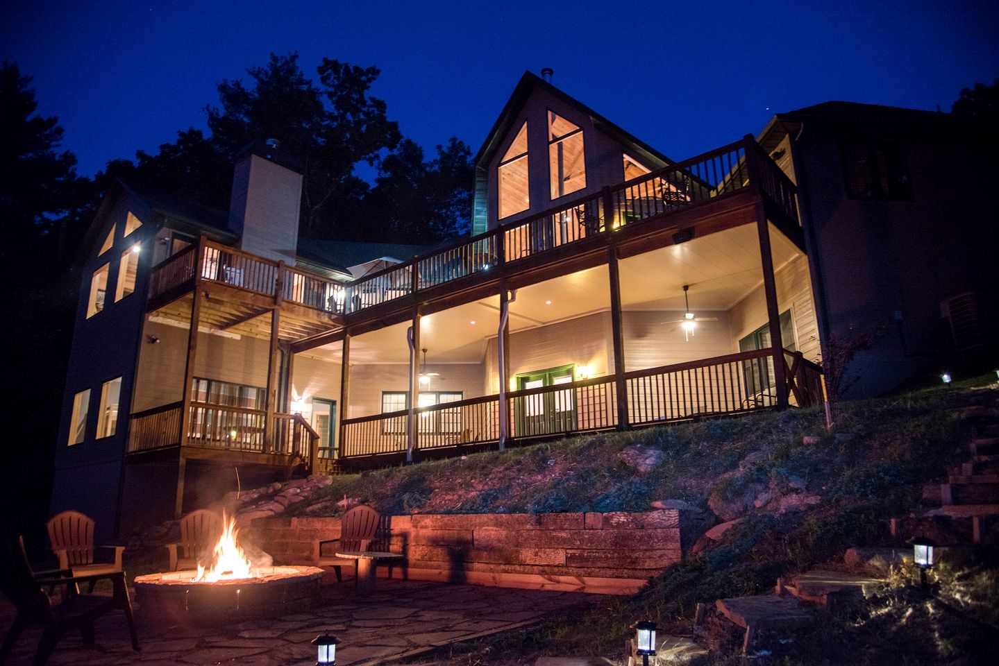 Luxury Mountain View Cabin with Game Room & Hot Tub near Alpine Helen, Georgia