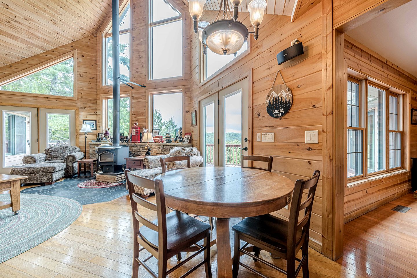 Luxury Mountain View Cabin with Game Room & Hot Tub near Alpine Helen, Georgia