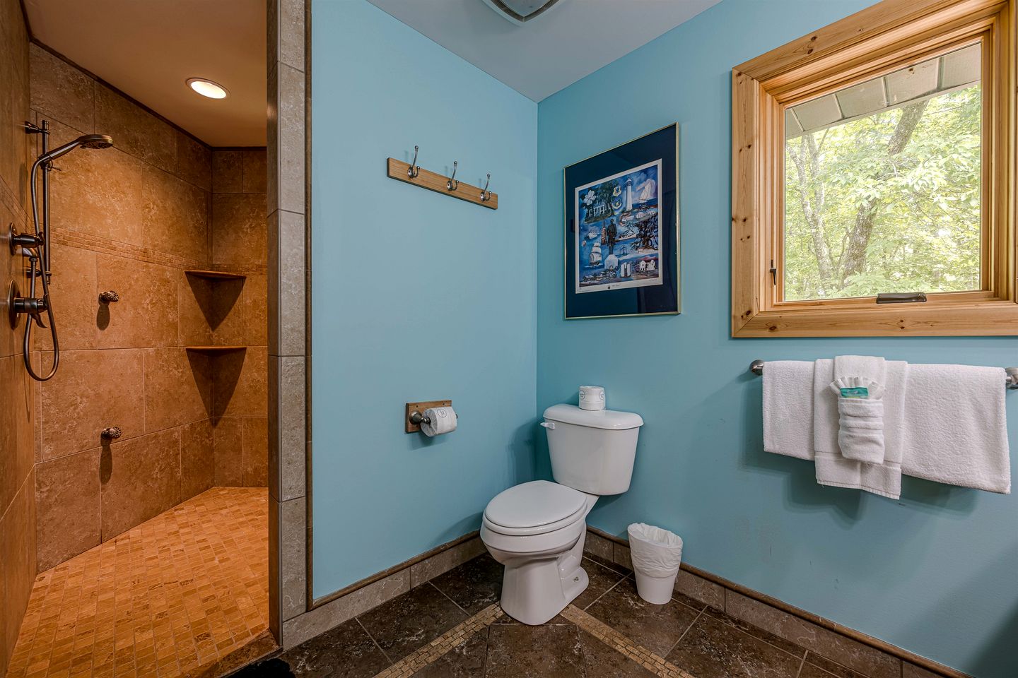 Luxury Mountain View Cabin with Game Room & Hot Tub near Alpine Helen, Georgia