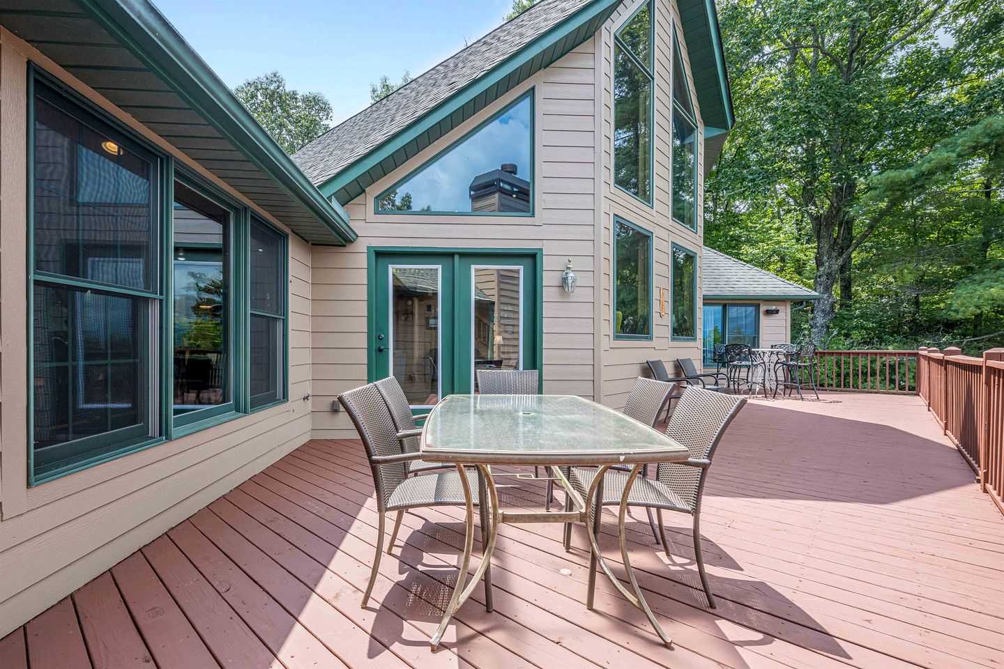 Luxury Mountain View Cabin with Game Room & Hot Tub near Alpine Helen, Georgia