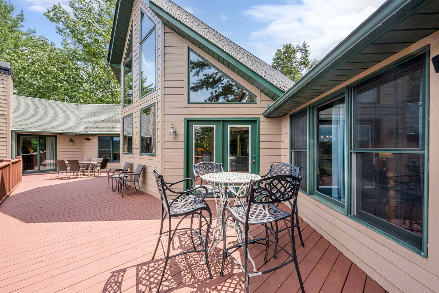 Luxury Mountain View Cabin with Game Room & Hot Tub near Alpine Helen, Georgia