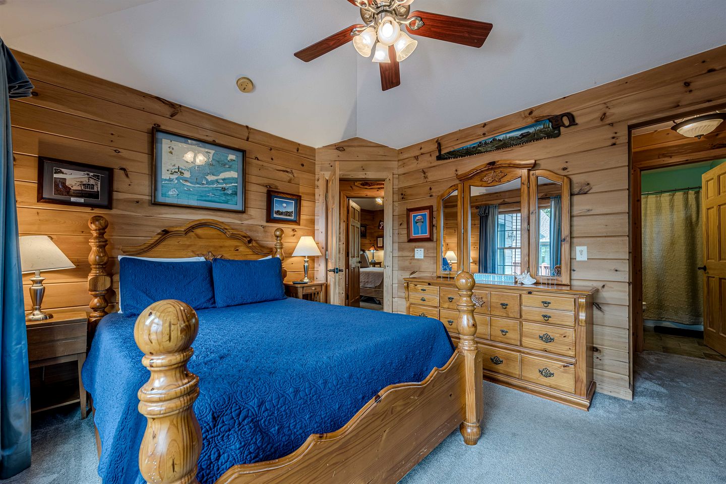 Luxury Mountain View Cabin with Game Room & Hot Tub near Alpine Helen, Georgia