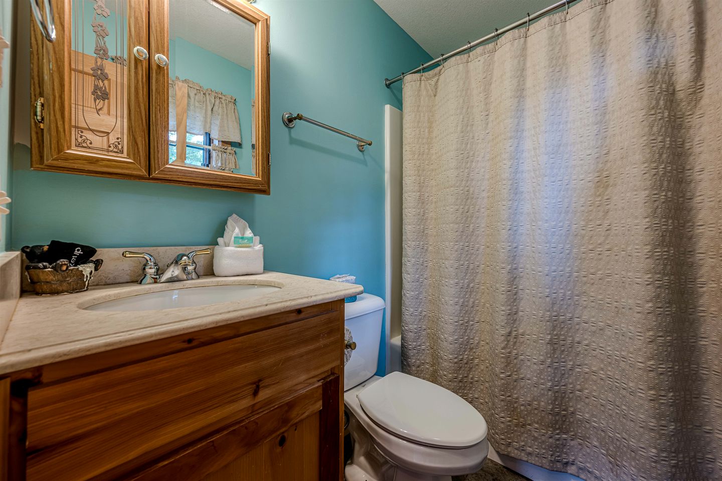 Luxury Mountain View Cabin with Game Room & Hot Tub near Alpine Helen, Georgia