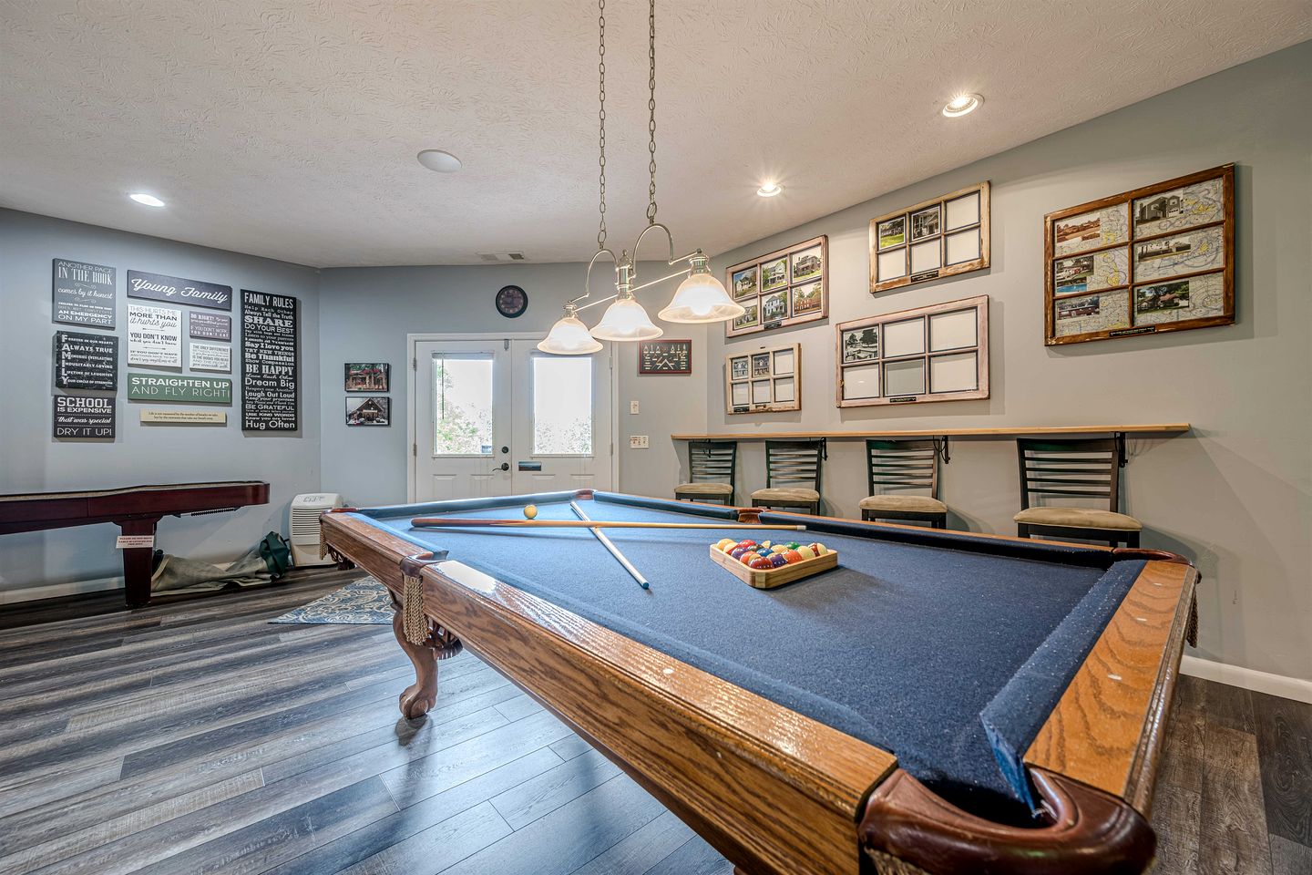 Luxury Mountain View Cabin with Game Room & Hot Tub near Alpine Helen, Georgia