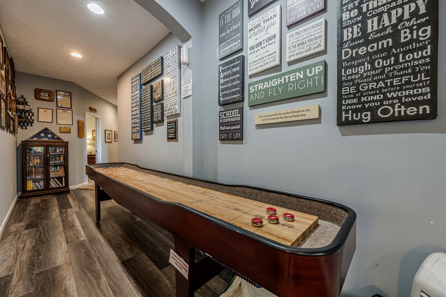 Luxury Mountain View Cabin with Game Room & Hot Tub near Alpine Helen, Georgia