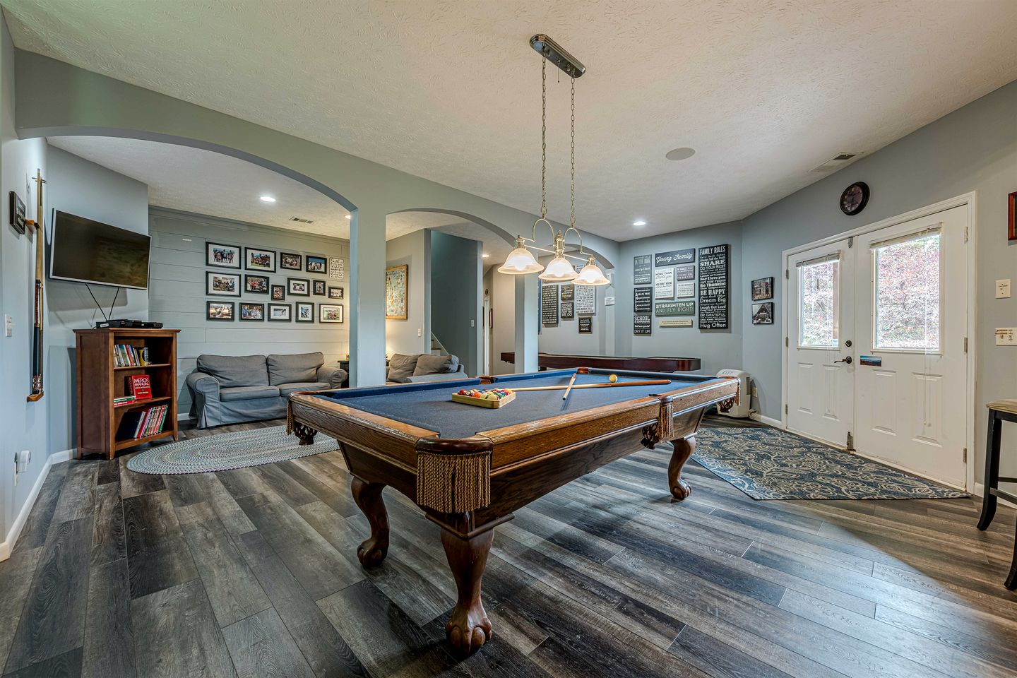 Luxury Mountain View Cabin with Game Room & Hot Tub near Alpine Helen, Georgia