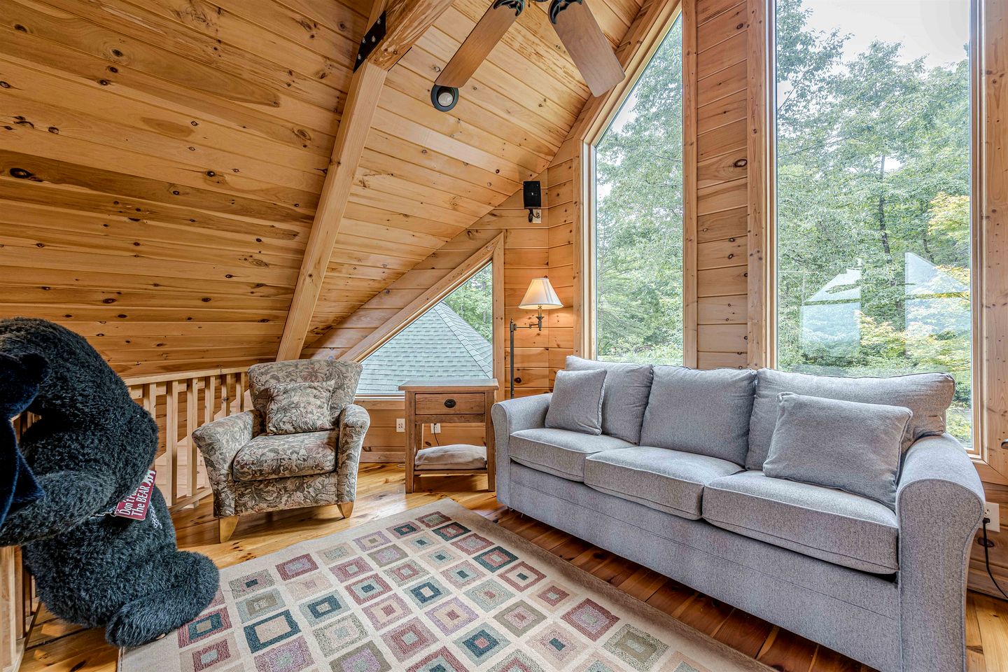 Luxury Mountain View Cabin with Game Room & Hot Tub near Alpine Helen, Georgia