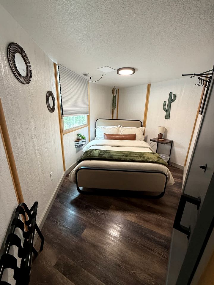 Rustic Western Cabin with Loft & Hot Tub Located Near Canyon Lake, Texas