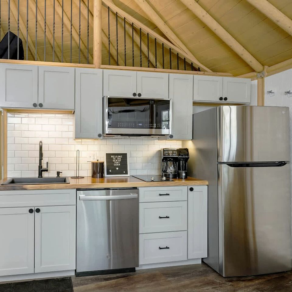 Rustic Western Cabin with Loft & Hot Tub Located Near Canyon Lake, Texas